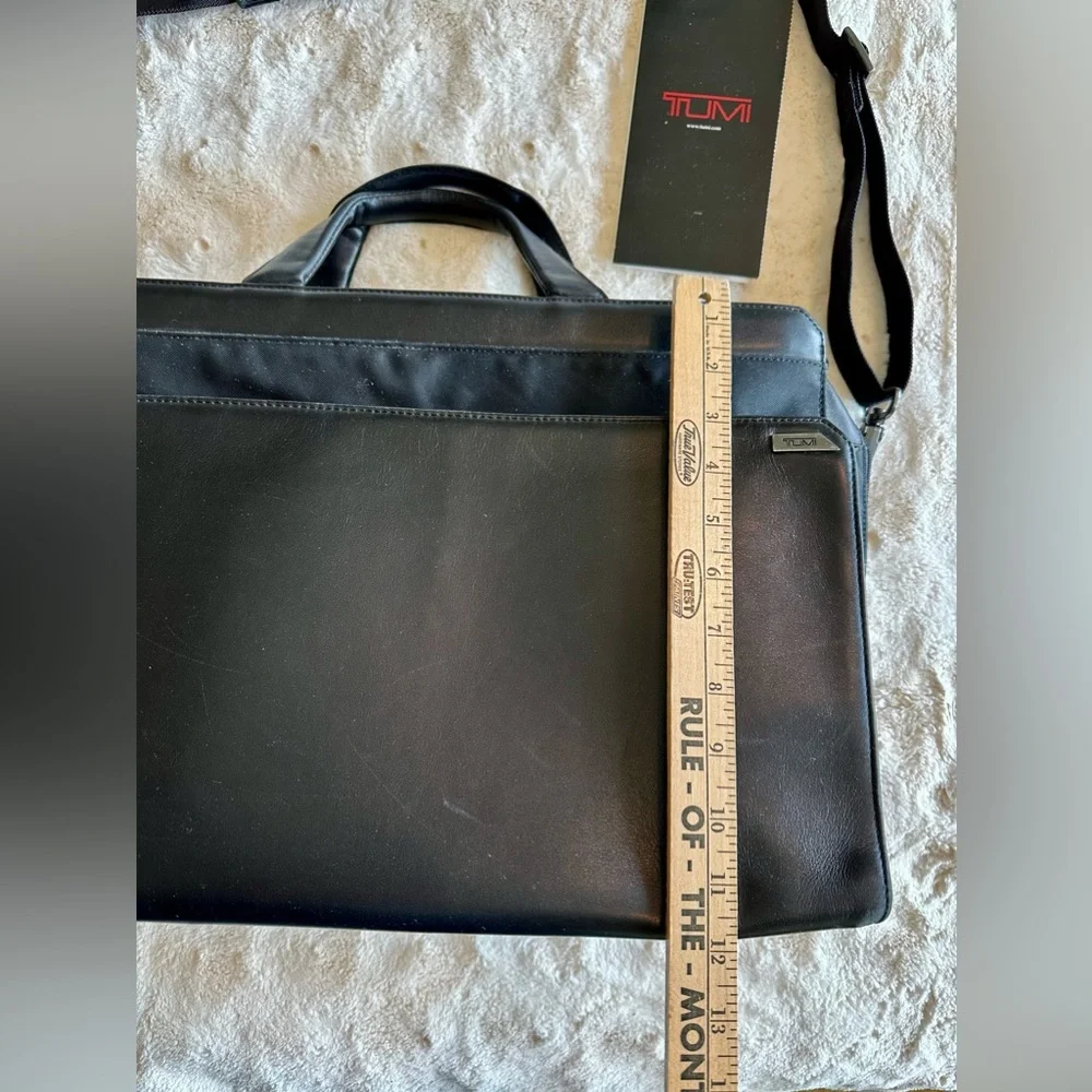 Tumi Large Black Leather laptop briefcase. Vntg. I owned since 2000. Preowned